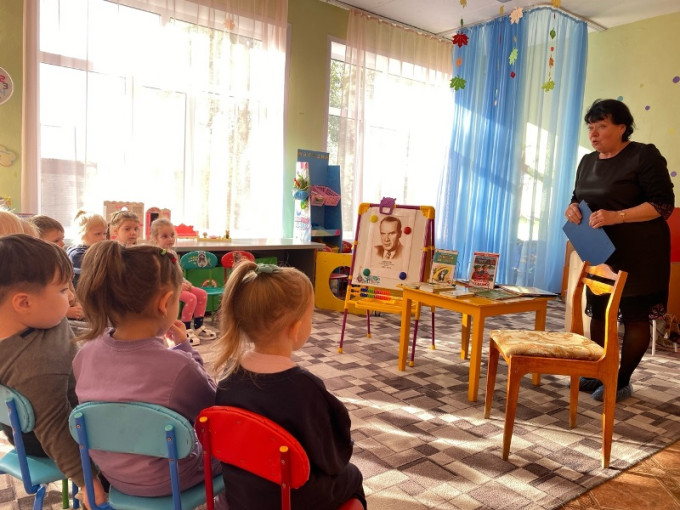"Страницы открываются улыбкой" "Страницы открываются улыбкой".